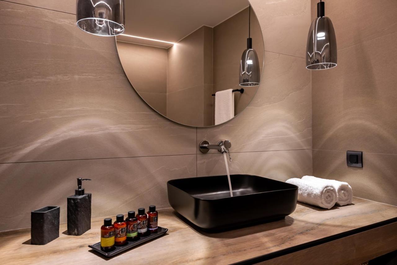 Neoma Luxury Suites Karterados  Dış mekan fotoğraf