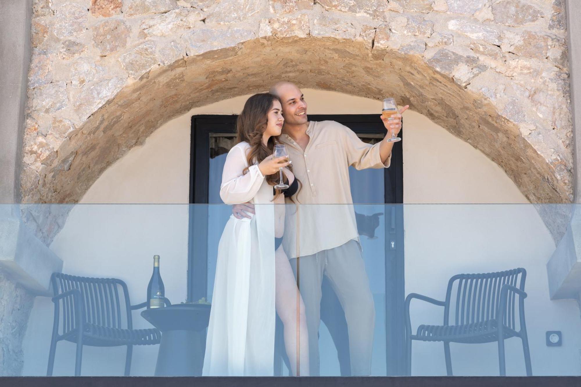 Neoma Luxury Suites Karterados  Dış mekan fotoğraf